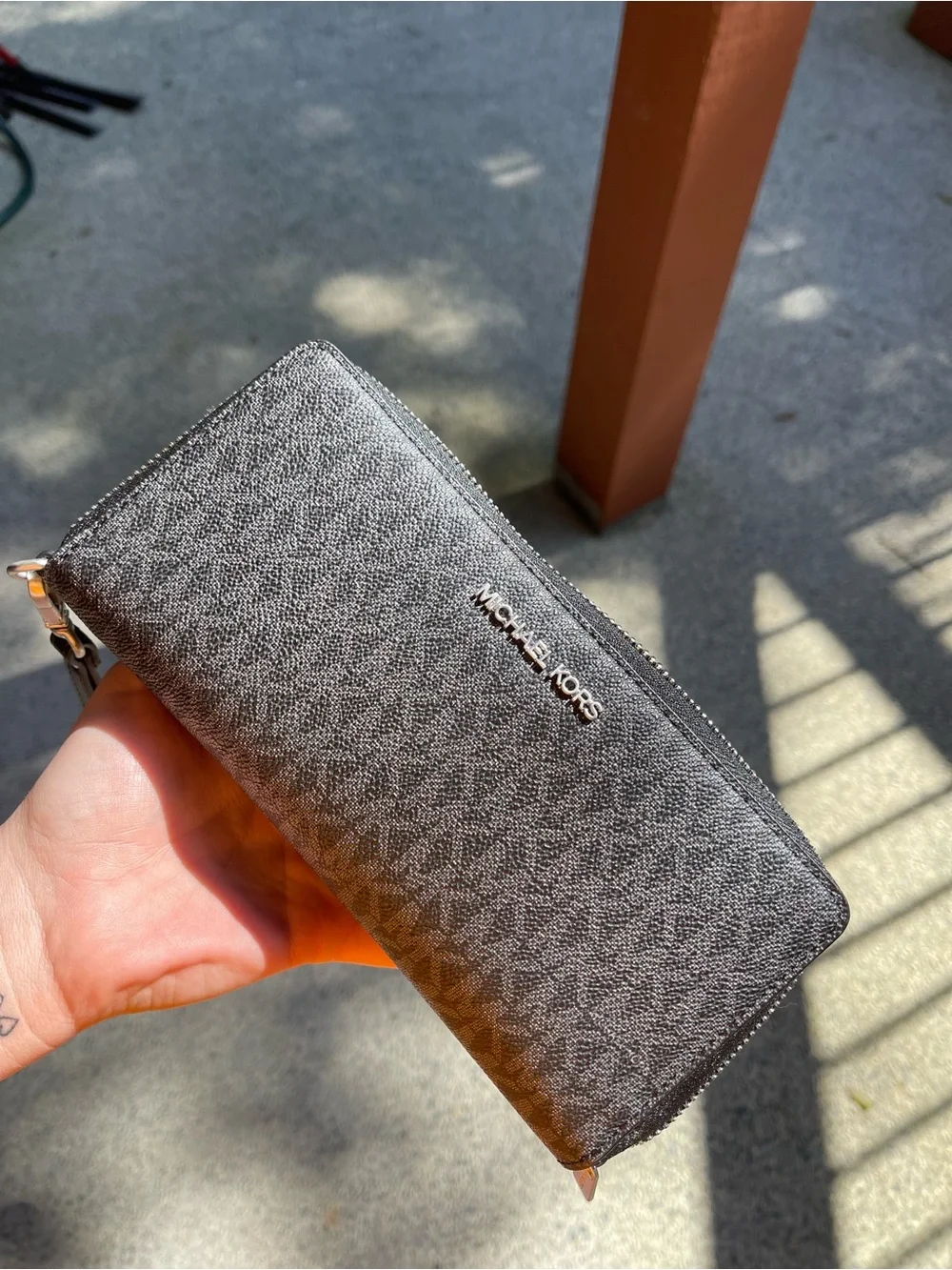Michael Kors Black/Gray Signature Zip Wallet
